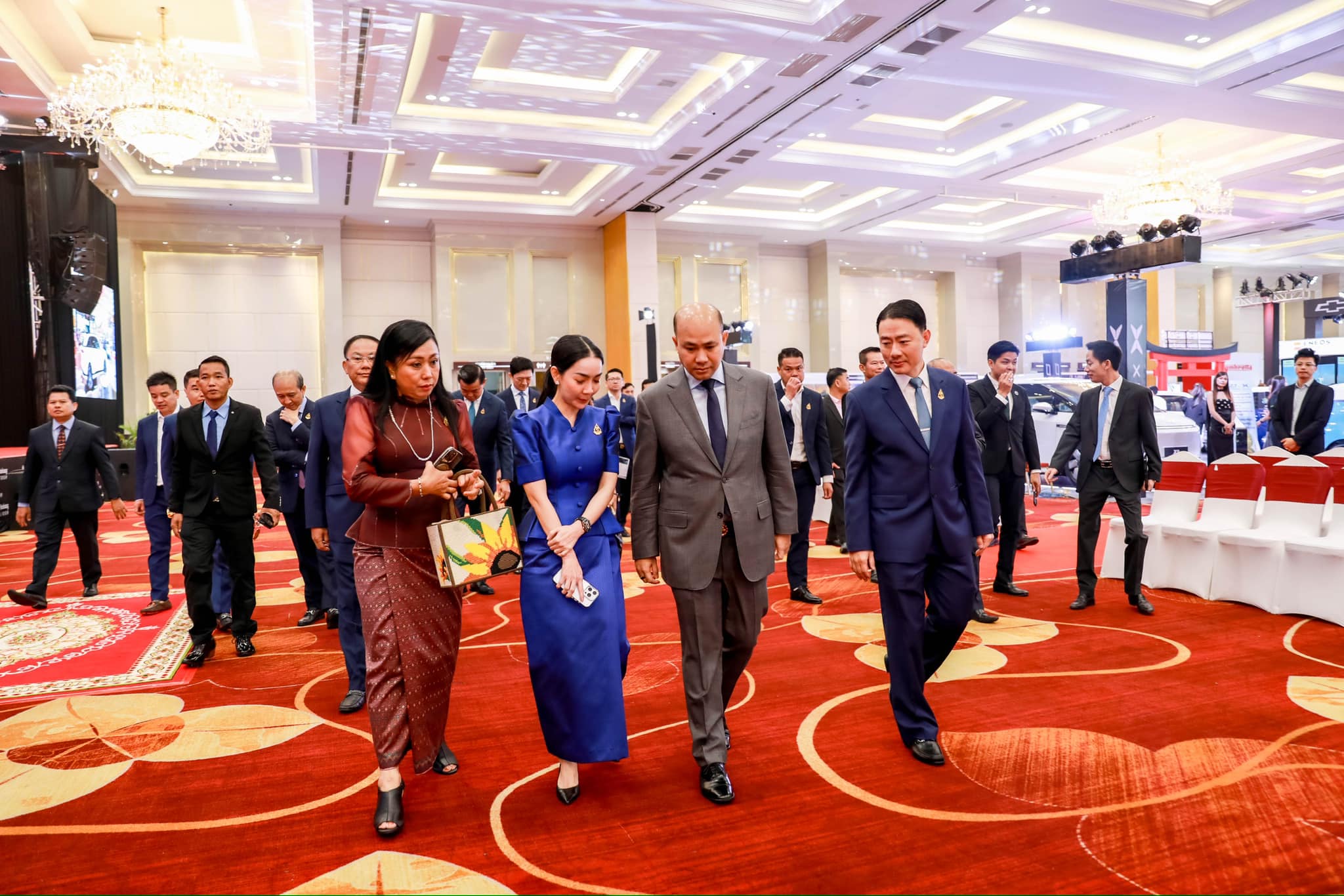 Neak Ouknha Kuon Thida ft DPM Hun Mani 3.jpg